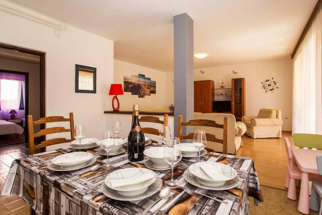 Paola Apartment Pula