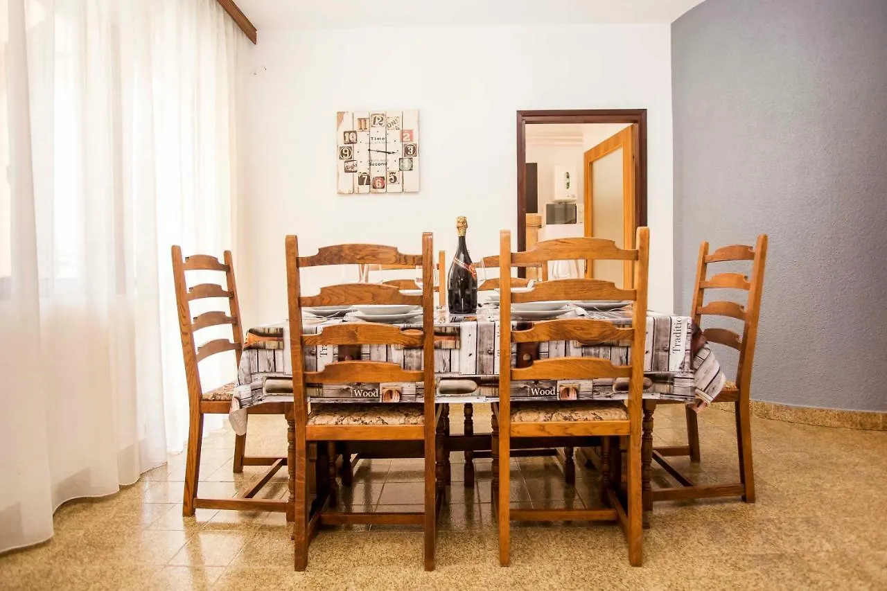 Paola Apartment Pula 0*,